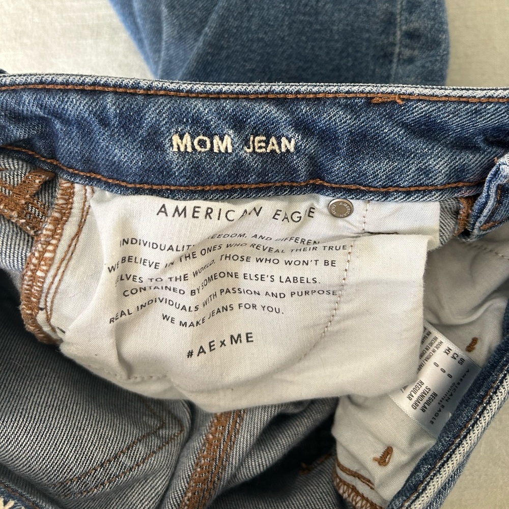 American Eagle Outfitters Stretch Mom Jeans - Picture 9 of 10